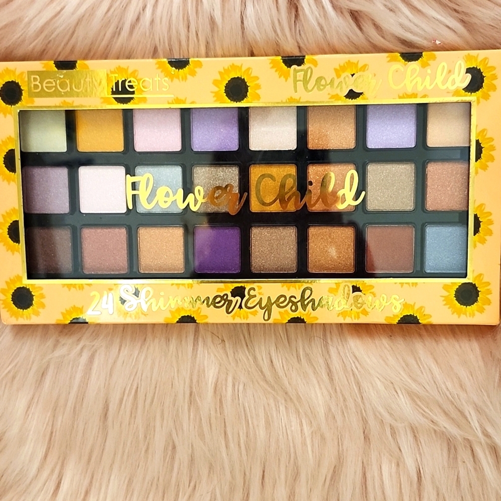 Brand New BEAUTY TREATS 24CT SHIMMER EYESHADOW PALETTE